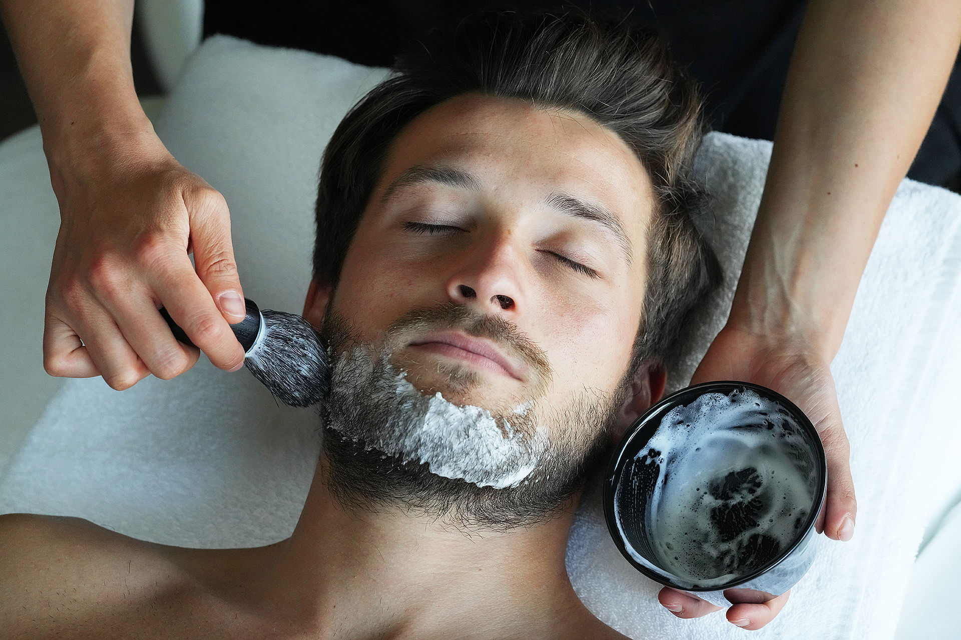 Man enjoys a facial shave